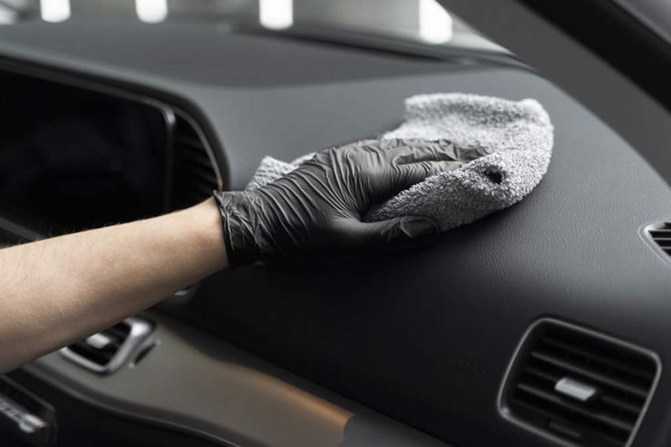 Як професійно доглядати за салоном авто в домашніх умовах